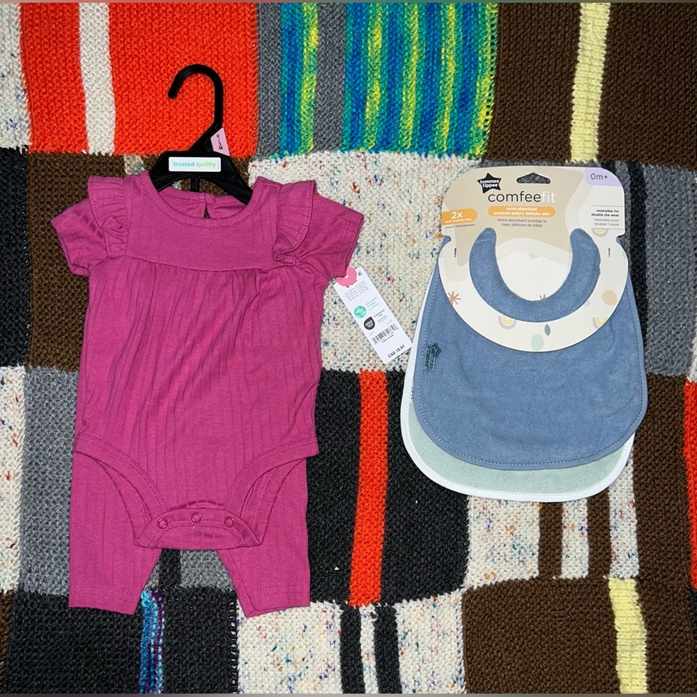 0-3M Carter's Pink Set Cloths and Tommee Tippee 2 Milk Feeding Bibs.